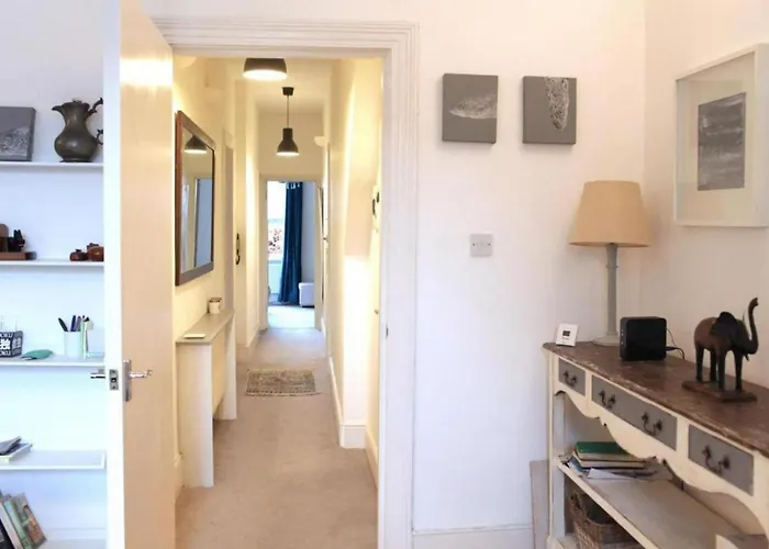 Trendy 2Bd Flat In West Hampstead